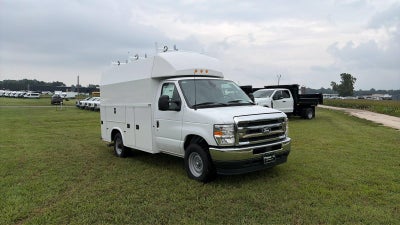 2027 Ford E-Series Cutaway 10' KNAPHEIDE KUV KIGH ROOF ENCLOSED SERVICE BODY, MASTER LOCK SYSTEM, CLASS V HITCH, 3 BOW LADDER RACK
