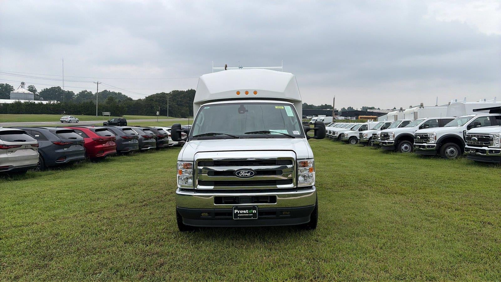 2027 Ford E-Series Cutaway 10' KNAPHEIDE KUV KIGH ROOF ENCLOSED SERVICE BODY, MASTER LOCK SYSTEM, CLASS V HITCH, 3 BOW LADDER RACK