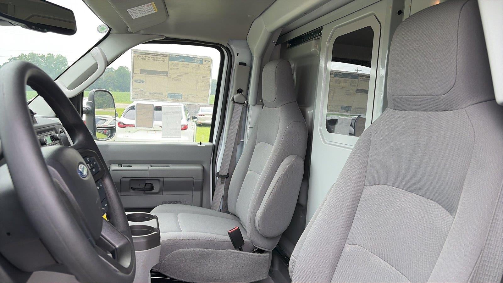 2027 Ford E-Series Cutaway 10' KNAPHEIDE KUV KIGH ROOF ENCLOSED SERVICE BODY, MASTER LOCK SYSTEM, CLASS V HITCH, 3 BOW LADDER RACK