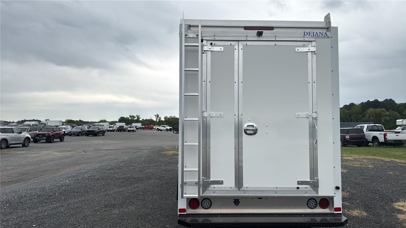 2027 Ford E-Series Cutaway E-350 SRW