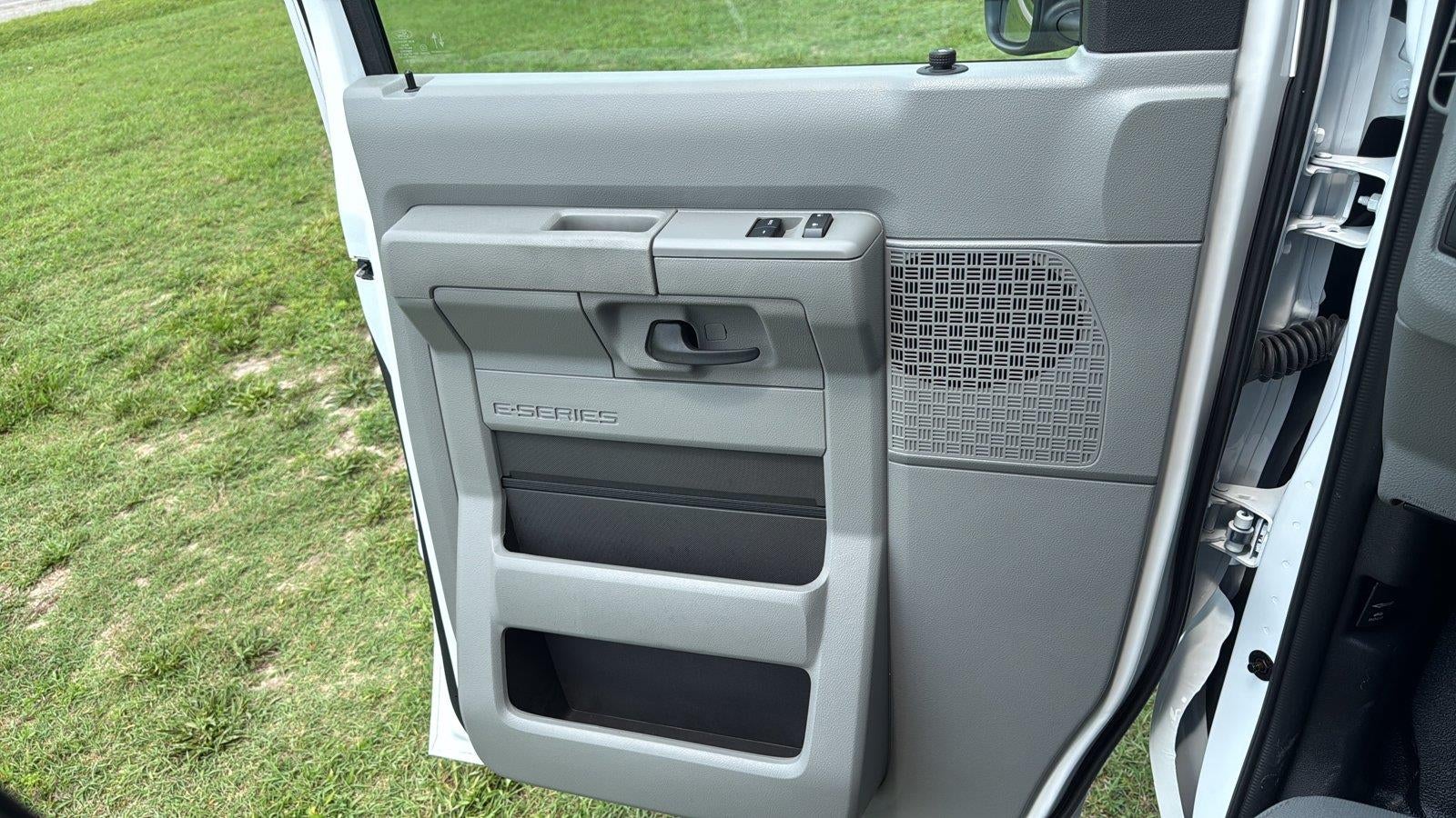 2027 Ford E-Series Cutaway Base