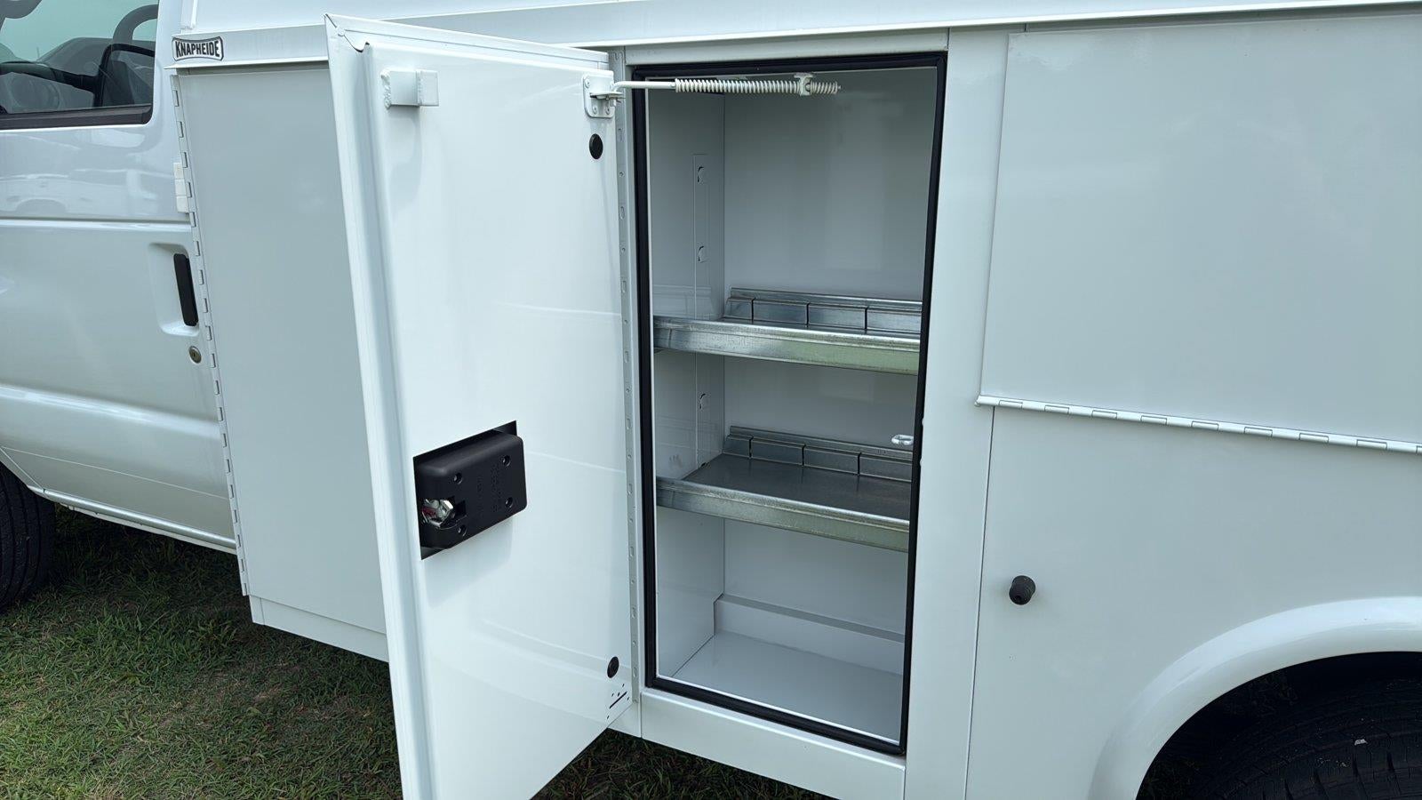 2027 Ford E-Series Cutaway Base