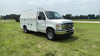2027 Ford E-Series Cutaway Base