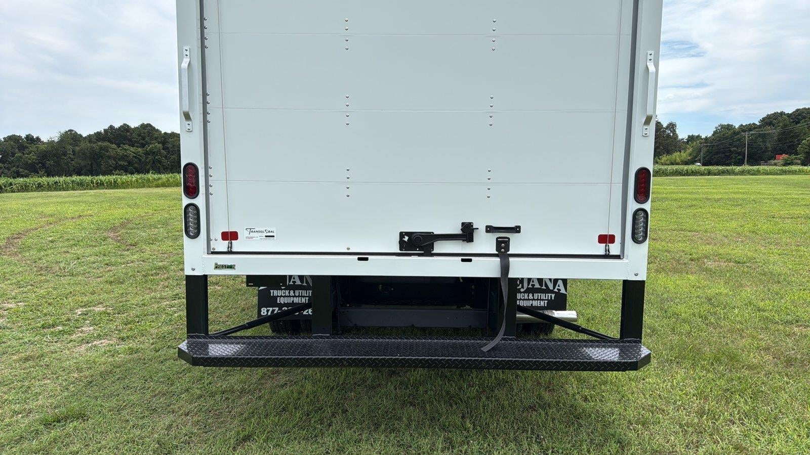 2027 Ford E-Series Cutaway Base
