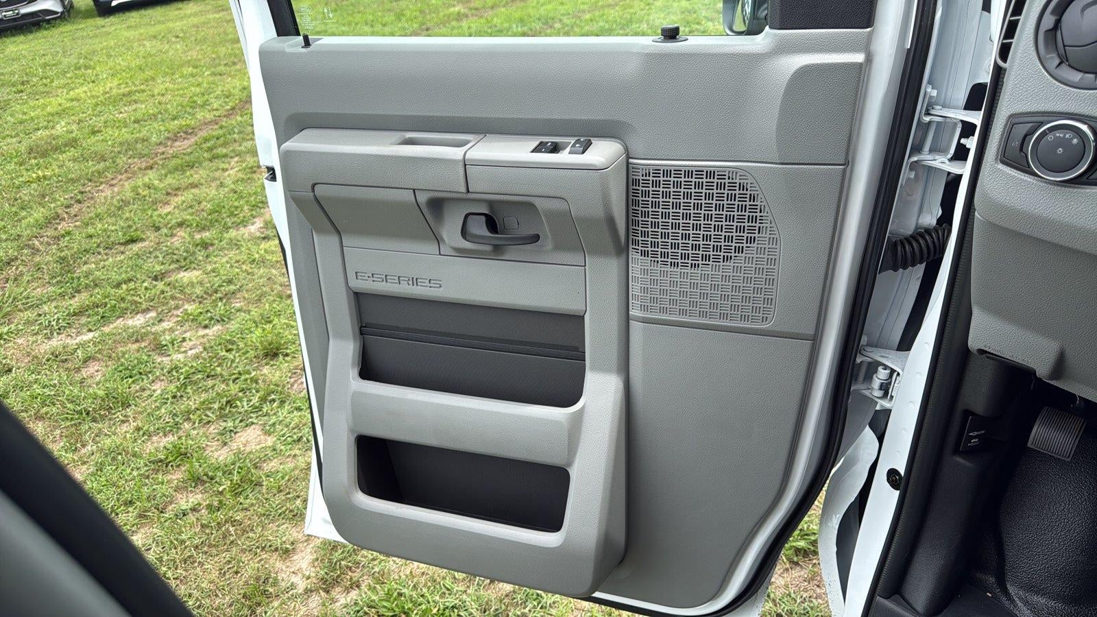 2027 Ford E-Series Cutaway Base