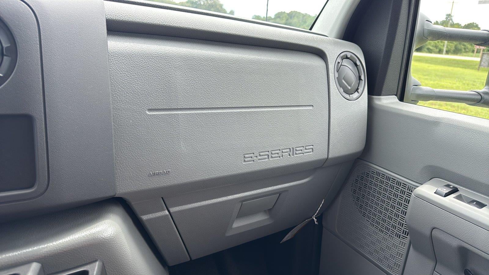 2027 Ford E-Series Cutaway Base