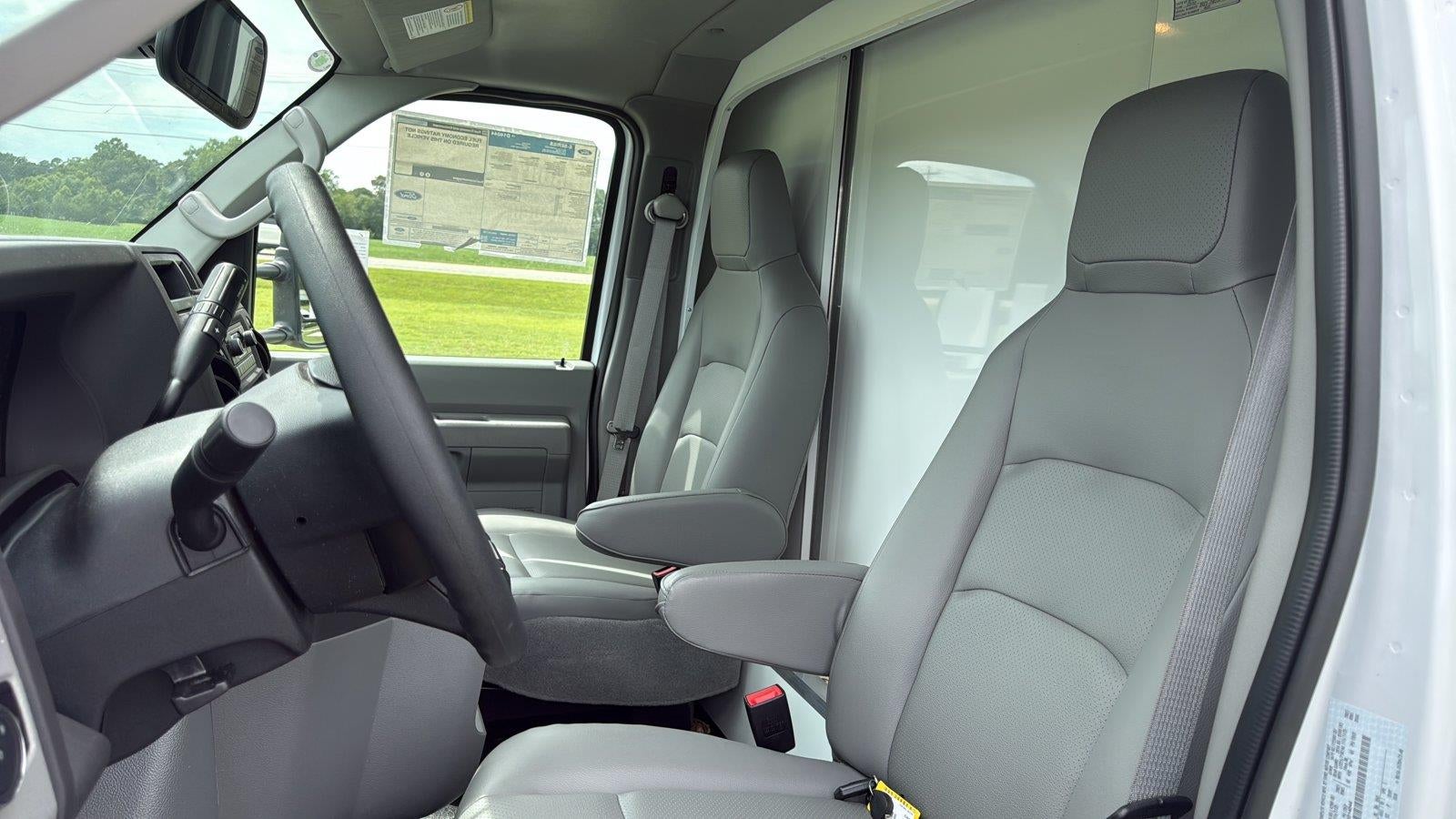 2027 Ford E-Series Cutaway Base