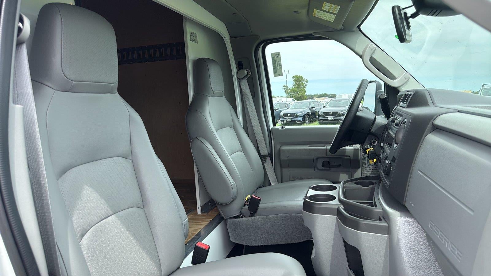 2027 Ford E-Series Cutaway Base