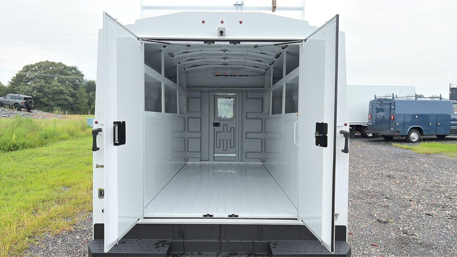 2027 Ford E-Series Cutaway 10' KNAPHEIDE KUV MID ROOF ENCLOSED SERVICE BODY, CLASS V HITCH, 3 BOW LADDER RACKS, MASTER LOCK SYSTEM
