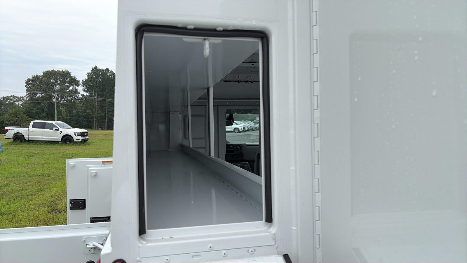 2027 Ford E-Series Cutaway 10' KNAPHEIDE KUV MID ROOF ENCLOSED SERVICE BODY, CLASS V HITCH, 3 BOW LADDER RACKS, MASTER LOCK SYSTEM