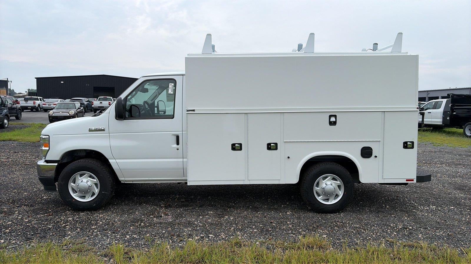 2027 Ford E-Series Cutaway 10' KNAPHEIDE KUV MID ROOF ENCLOSED SERVICE BODY, CLASS V HITCH, 3 BOW LADDER RACKS, MASTER LOCK SYSTEM