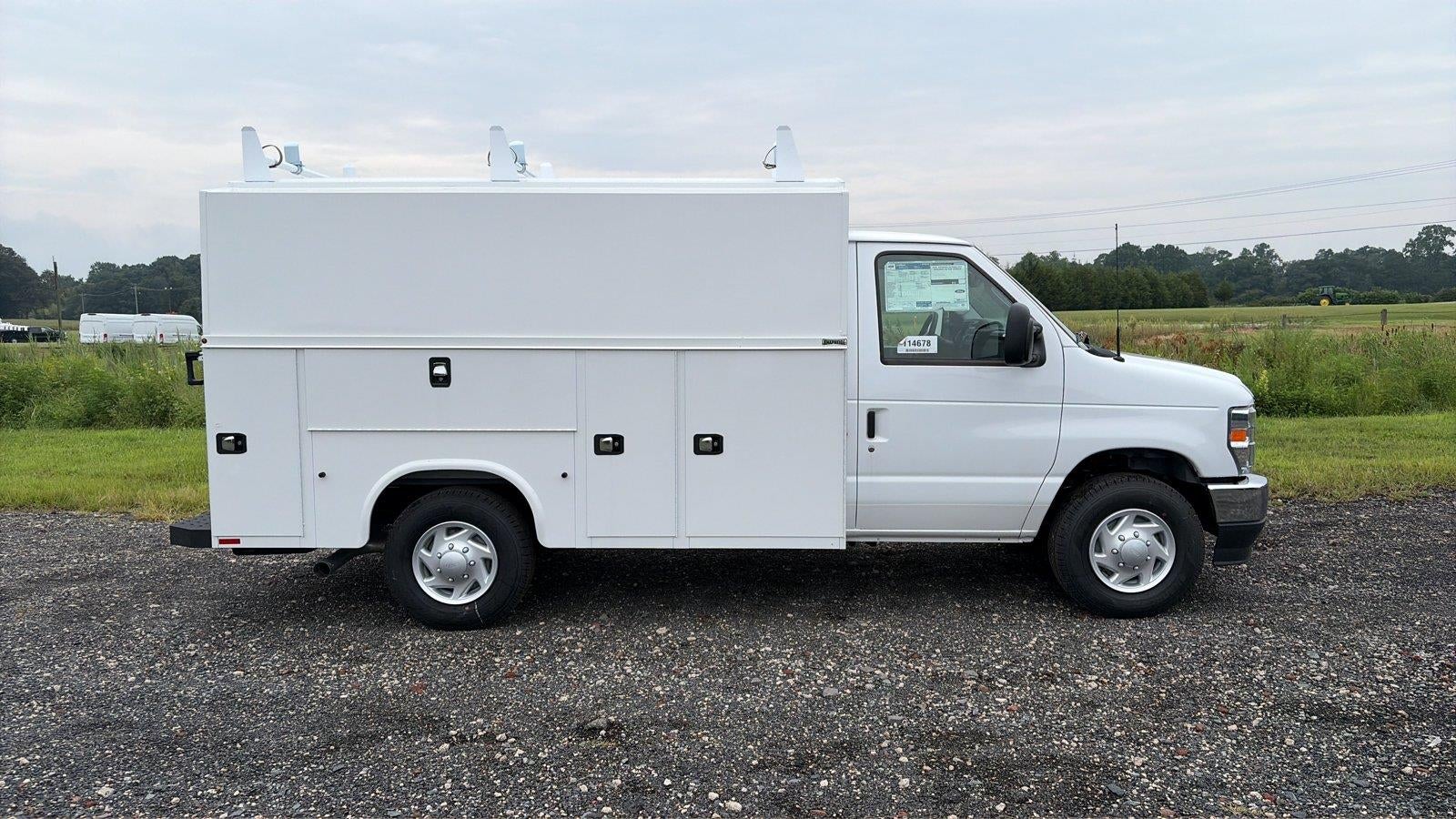 2027 Ford E-Series Cutaway 10' KNAPHEIDE KUV MID ROOF ENCLOSED SERVICE BODY, CLASS V HITCH, 3 BOW LADDER RACKS, MASTER LOCK SYSTEM