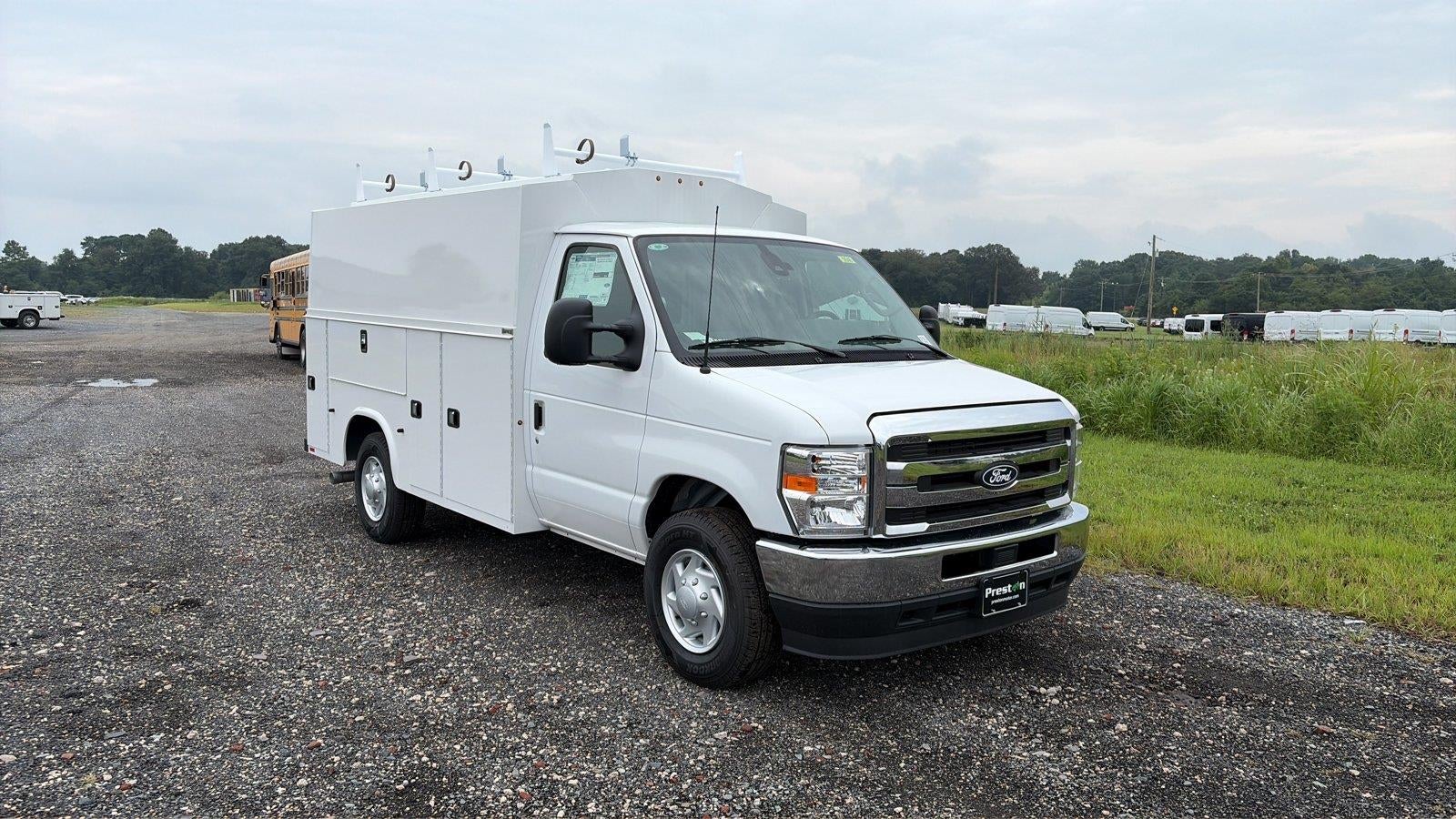2027 Ford E-Series Cutaway 10' KNAPHEIDE KUV MID ROOF ENCLOSED SERVICE BODY, CLASS V HITCH, 3 BOW LADDER RACKS, MASTER LOCK SYSTEM