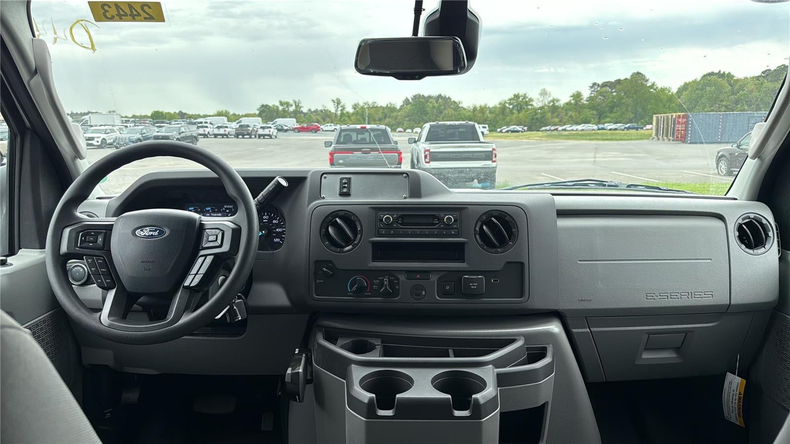 2027 Ford E305t E-350 SRW