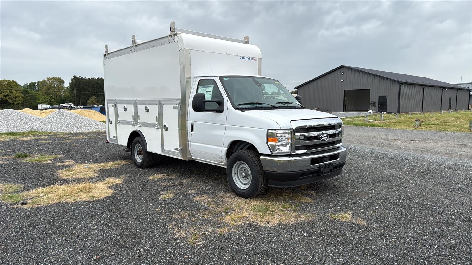 2027 Ford E305t E-350 SRW