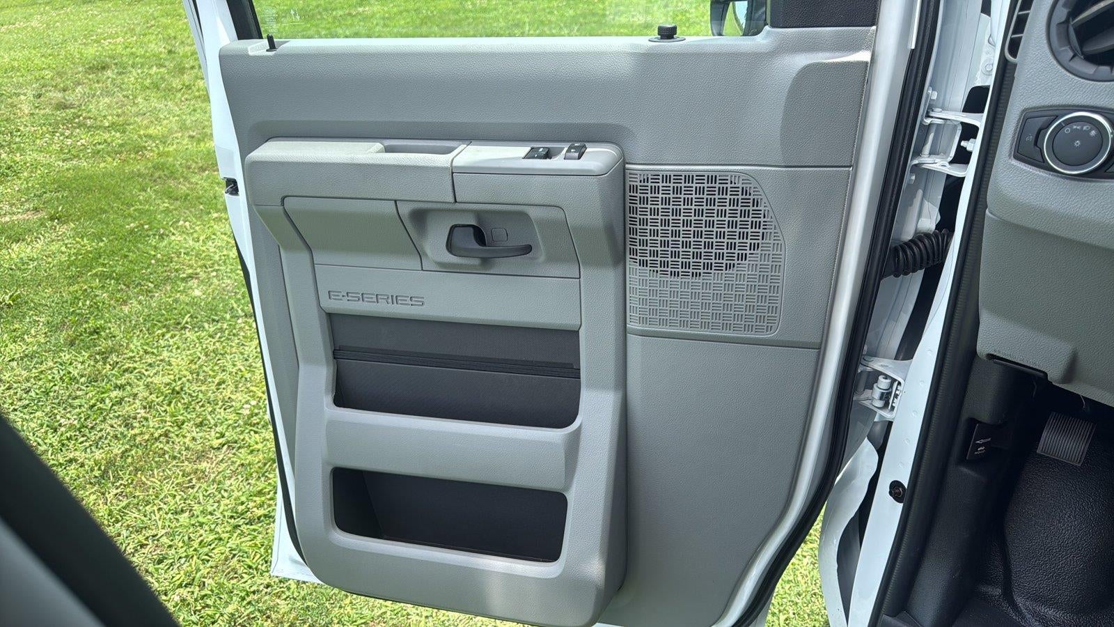 2027 Ford E-Series Cutaway Base