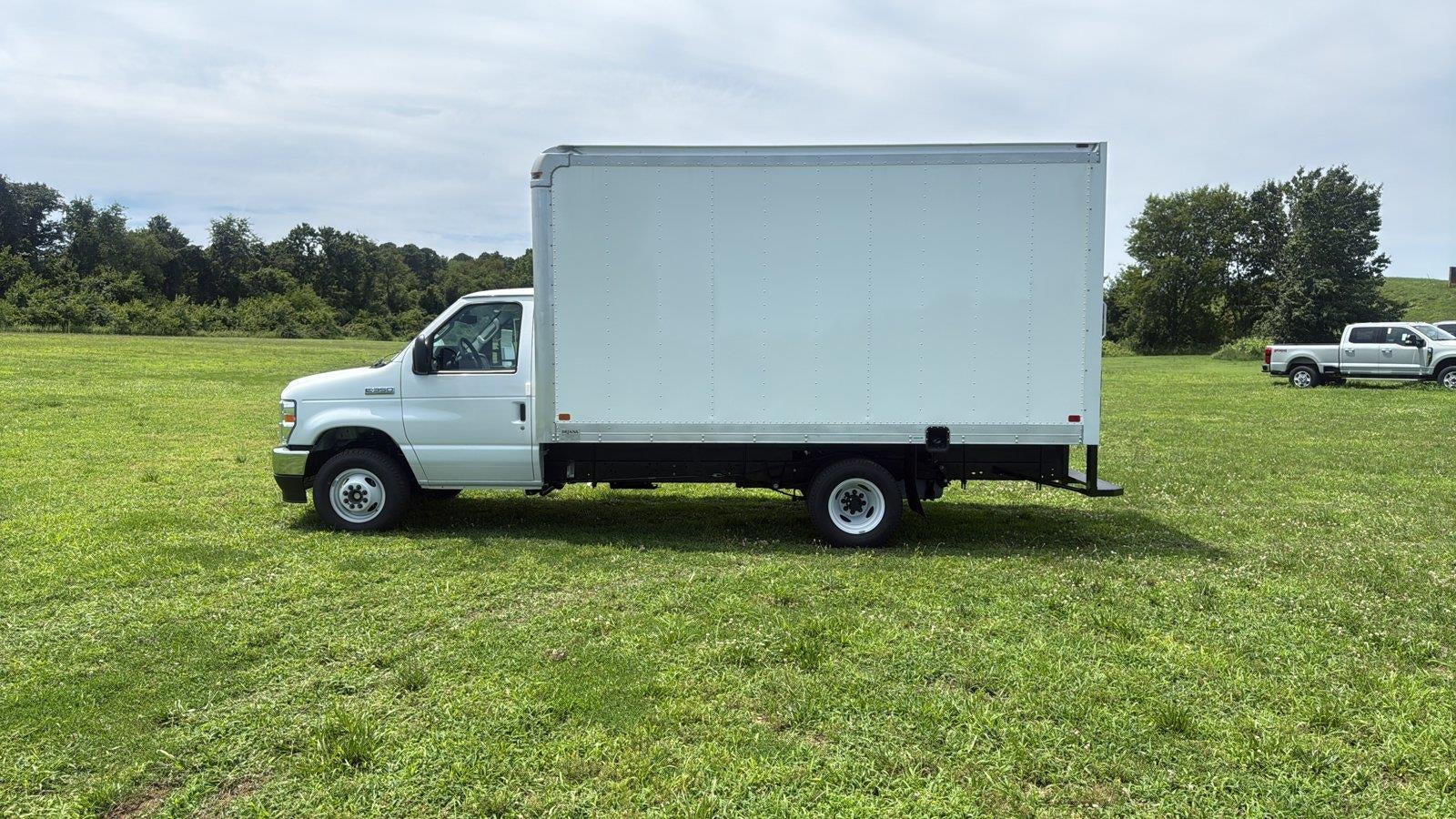 2027 Ford E-Series Cutaway Base