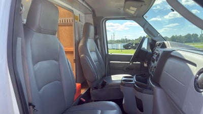 2024 Ford E-Series Cutaway Base