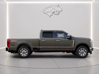 2027 Ford Super Duty F-350 Lariat