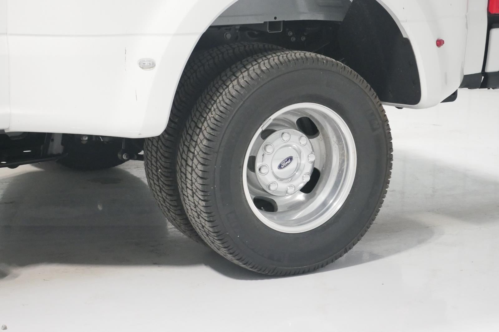 2025 Ford Super Duty F-350 DRW Platinum