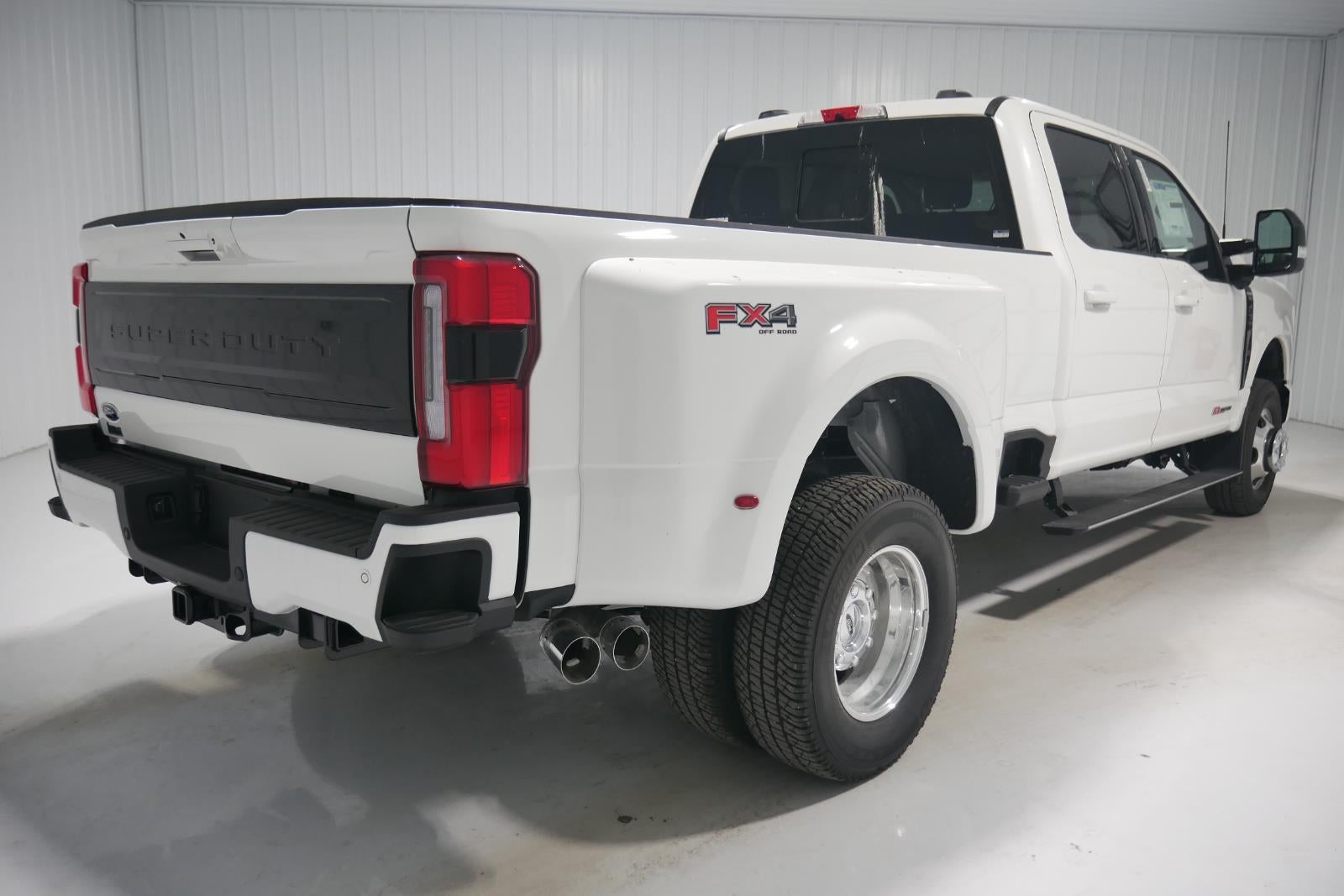 2025 Ford Super Duty F-350 DRW Platinum