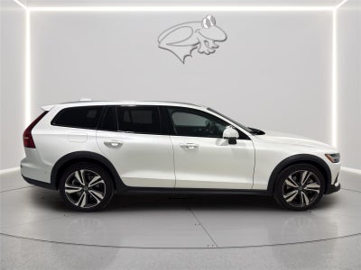 2025 Volvo V60 Cross Country Plus