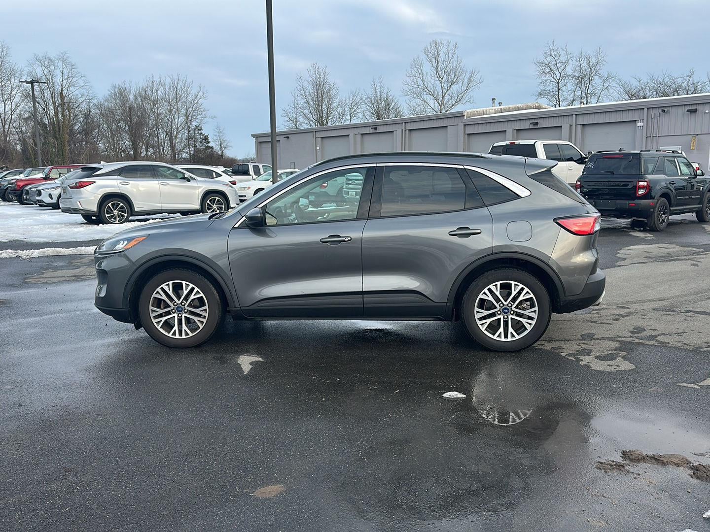 2022 Ford ESCAPE SEL