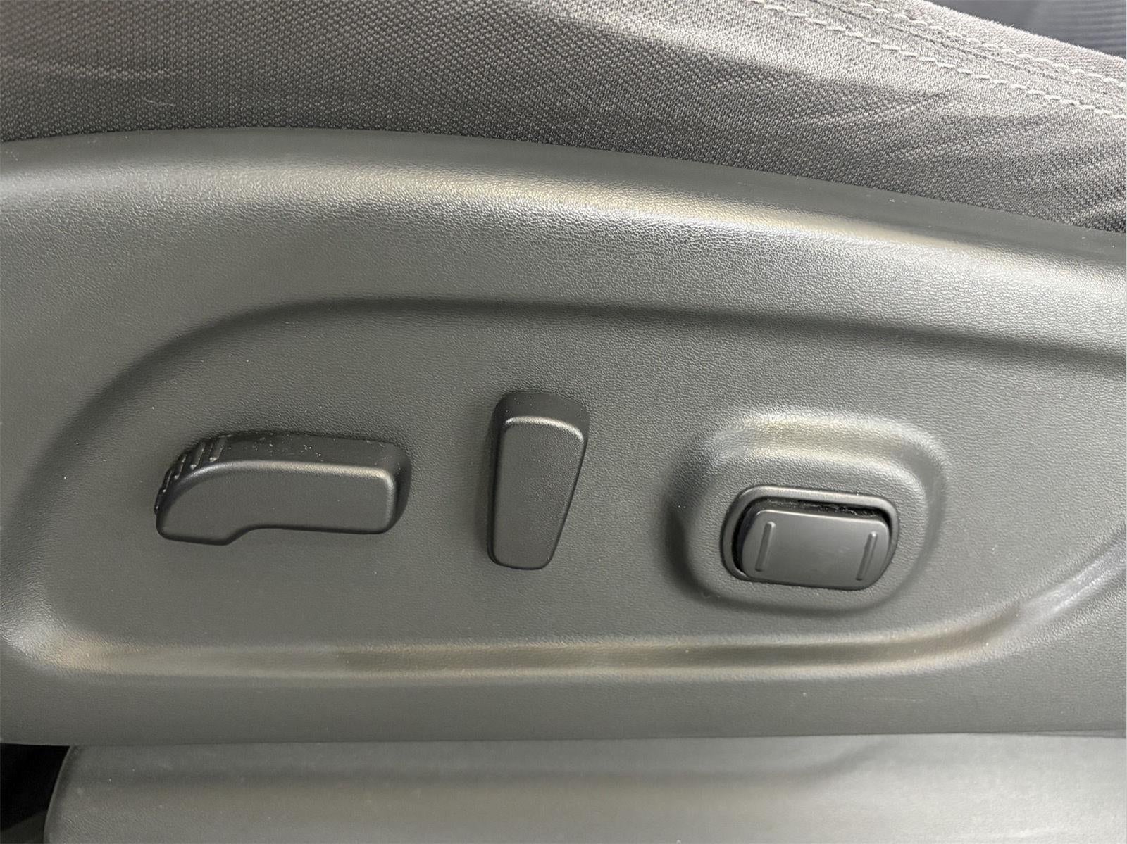 2023 Nissan Titan SV