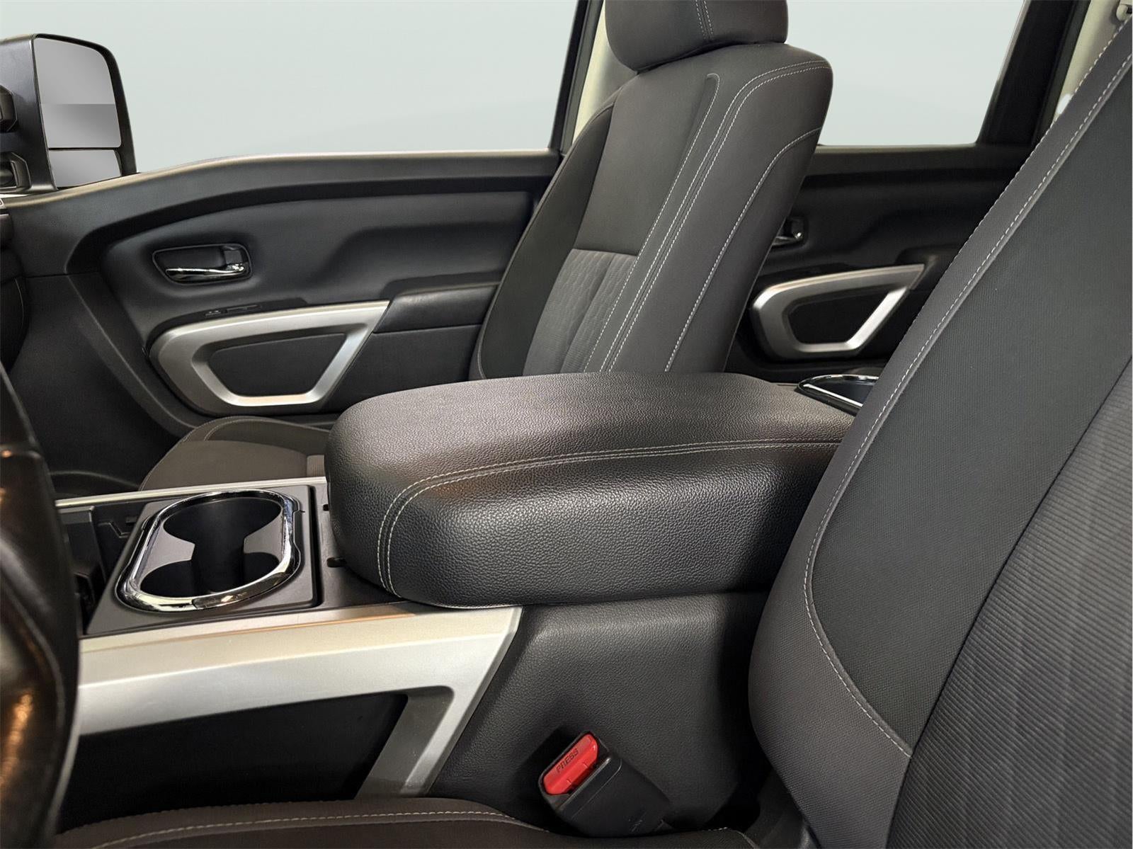 2023 Nissan Titan SV