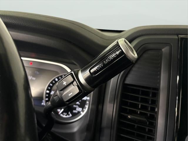 2023 Nissan Titan SV