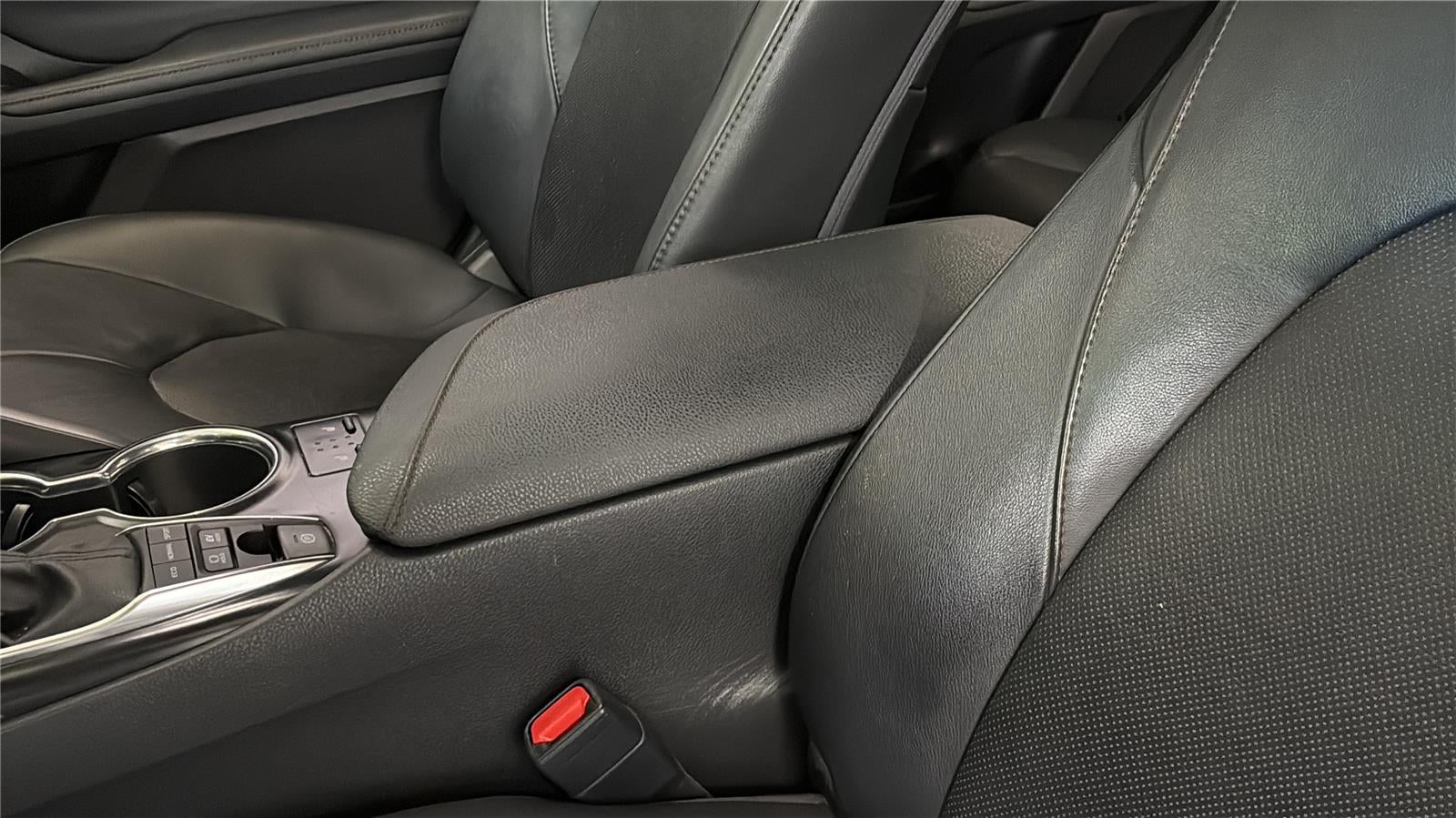 2020 Toyota Camry Hybrid XLE