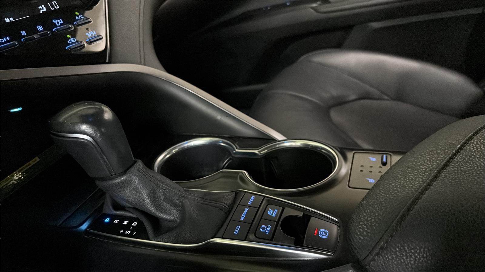 2020 Toyota Camry Hybrid XLE