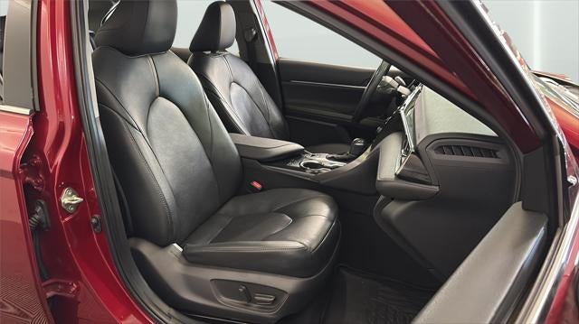 2020 Toyota Camry Hybrid XLE