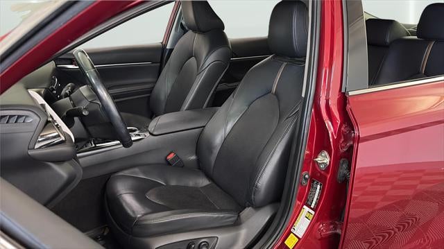 2020 Toyota Camry Hybrid XLE