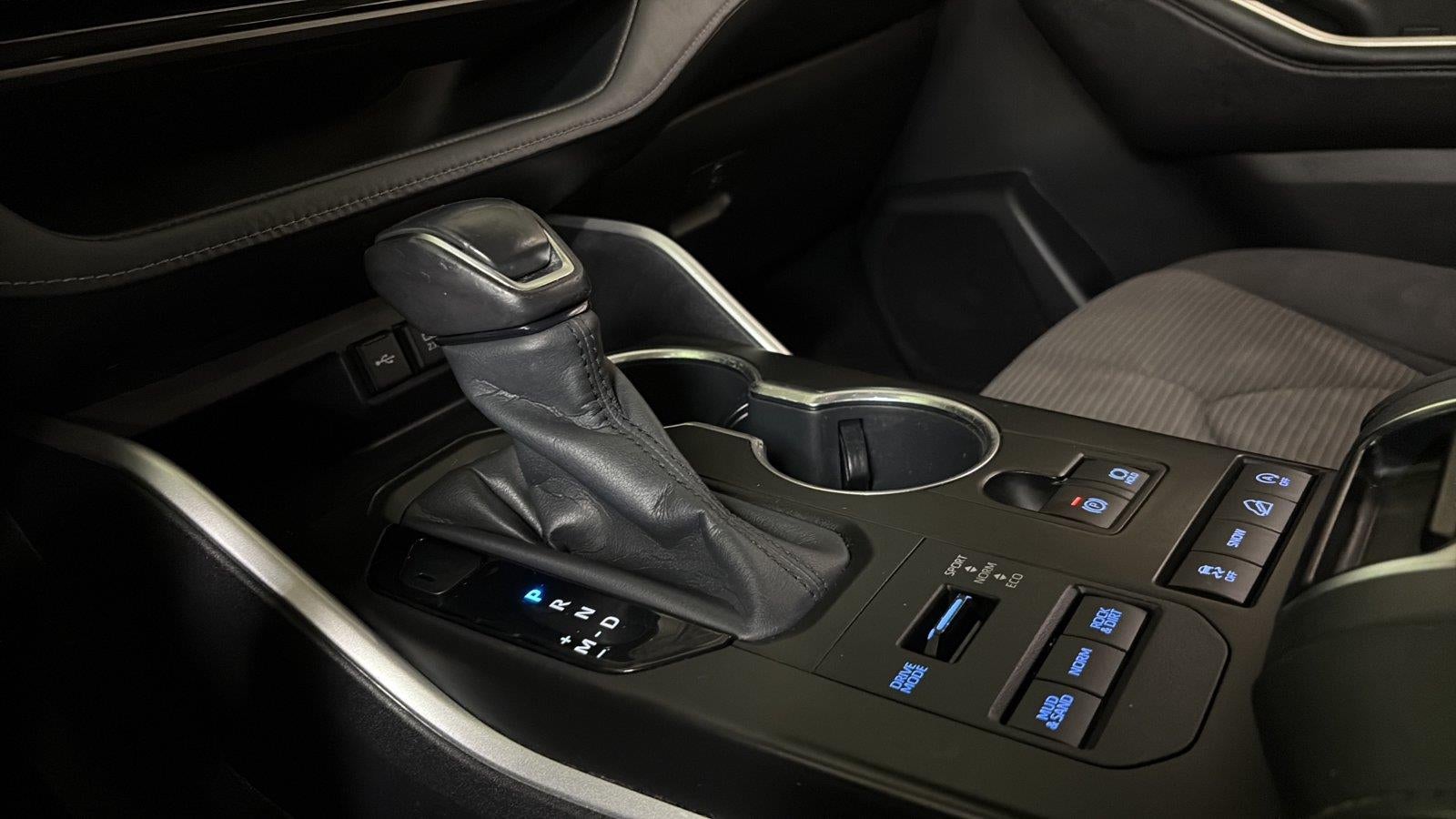 2020 Toyota Highlander LE