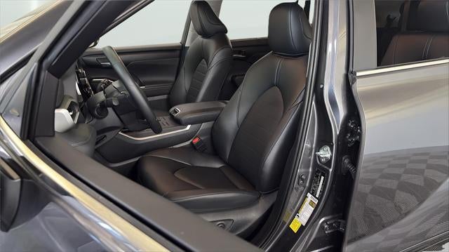 2025 Toyota Highlander XLE