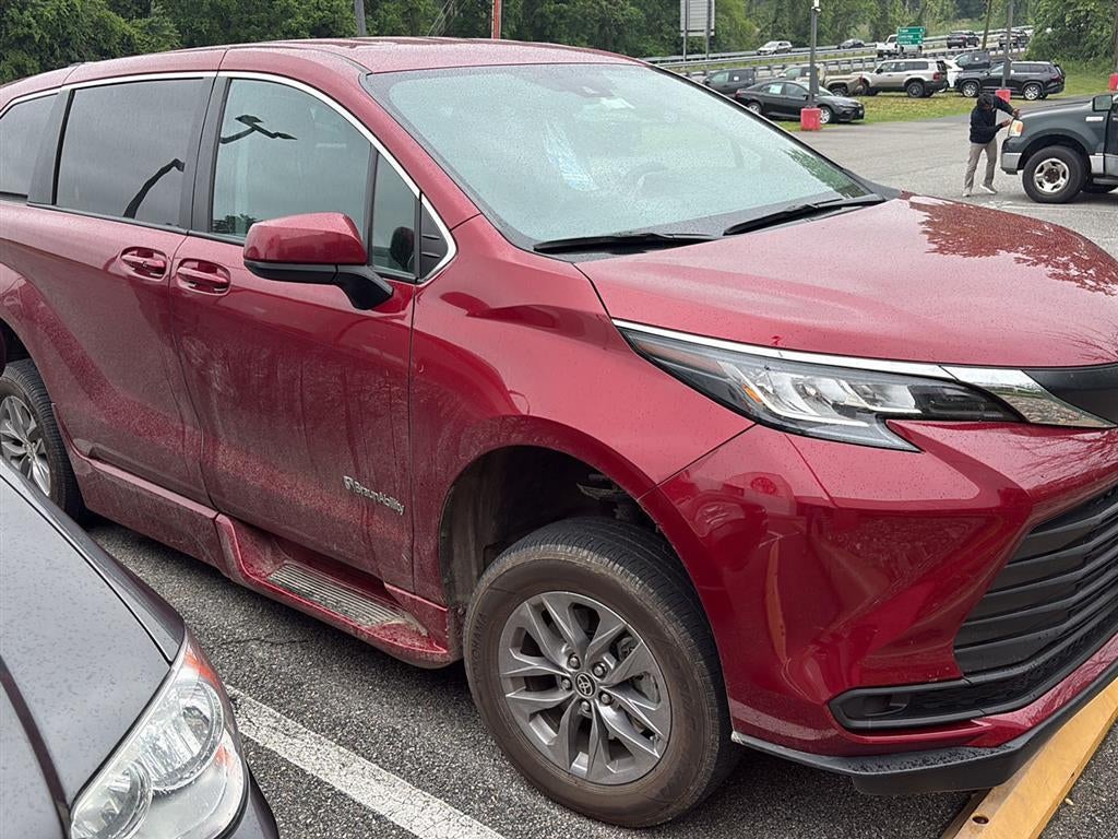 2023 Toyota Sienna LE 8-Passenger