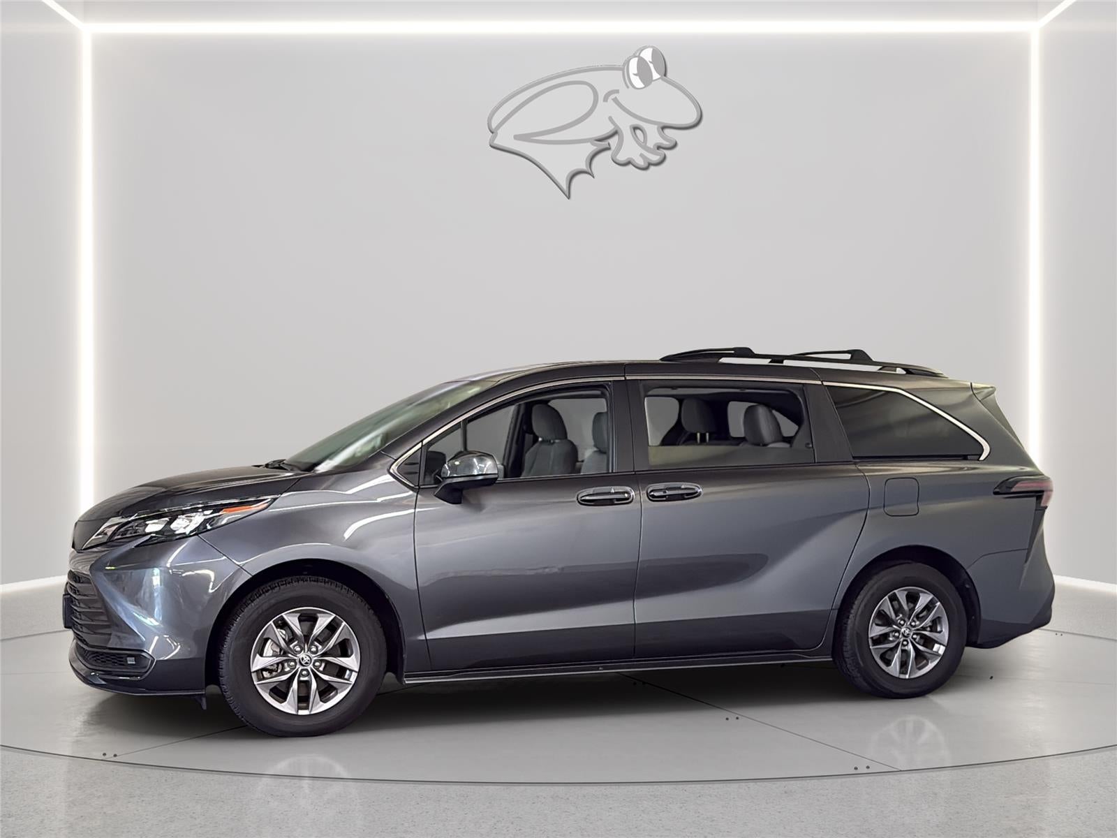 2025 Toyota Sienna LE 8-Passenger