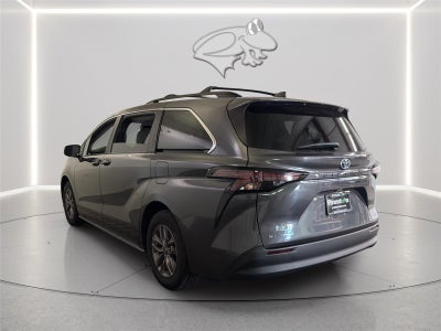 2025 Toyota Sienna LE 8-Passenger