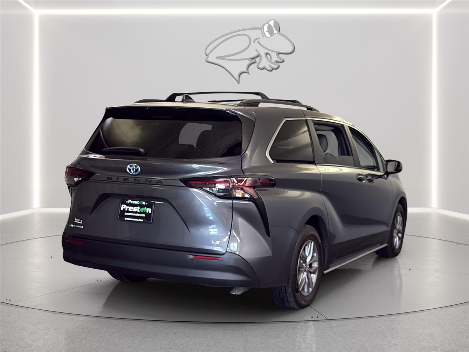 2025 Toyota Sienna LE 8-Passenger
