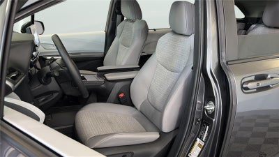 2025 Toyota Sienna LE 8-Passenger