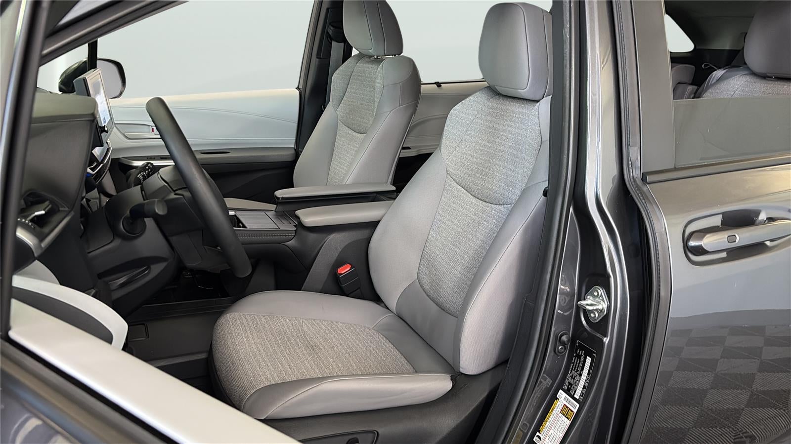 2025 Toyota Sienna LE 8-Passenger