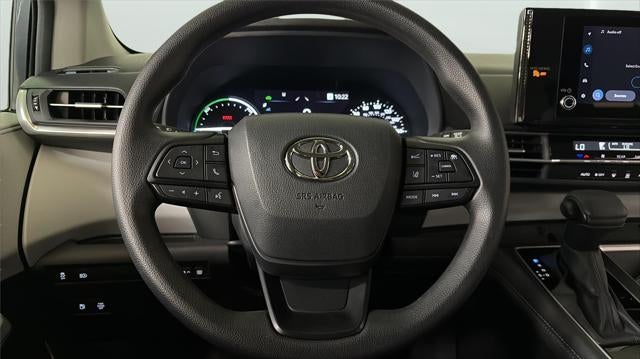 2025 Toyota Sienna LE 8-Passenger