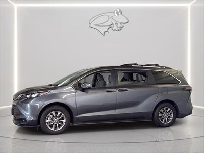 2025 Toyota Sienna LE 8-Passenger