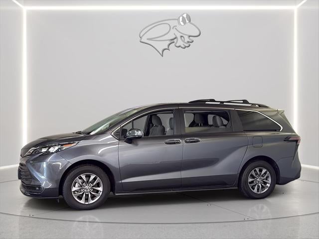 2025 Toyota Sienna LE 8-Passenger