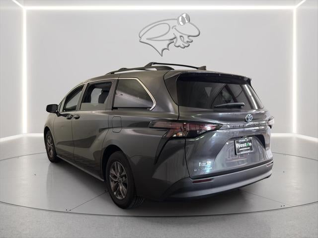 2025 Toyota Sienna LE 8-Passenger