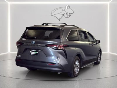 2025 Toyota Sienna LE 8-Passenger