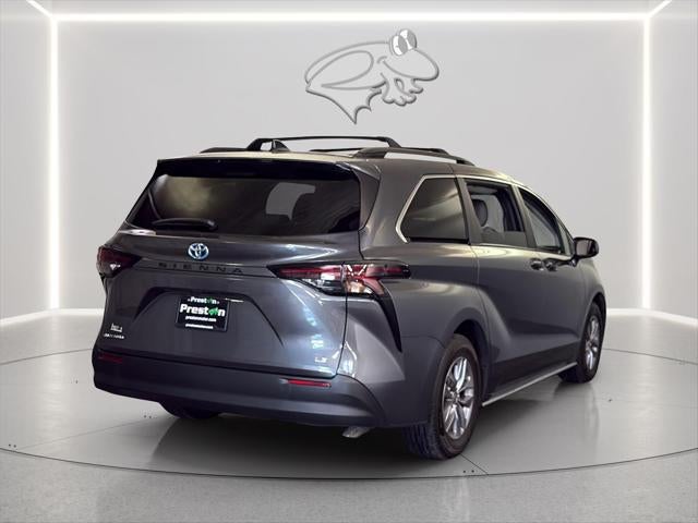 2025 Toyota Sienna LE 8-Passenger