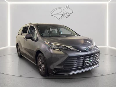 2025 Toyota Sienna LE 8-Passenger