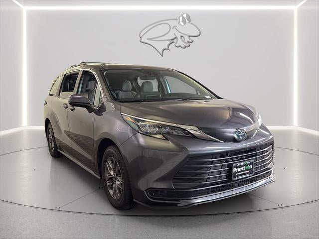 2025 Toyota Sienna LE 8-Passenger